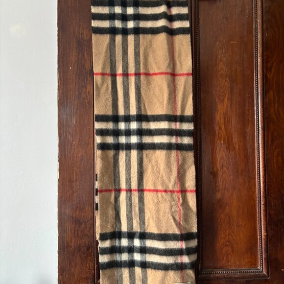Classic Burberry Scarf - Picture 4 of 4